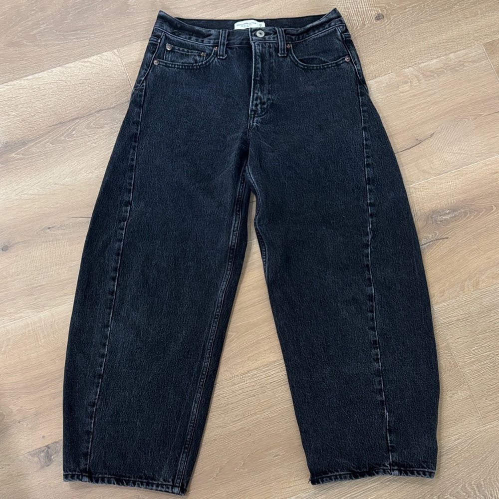 Abercrombie & Fitch Women’s Mid Rise Barrel Jean